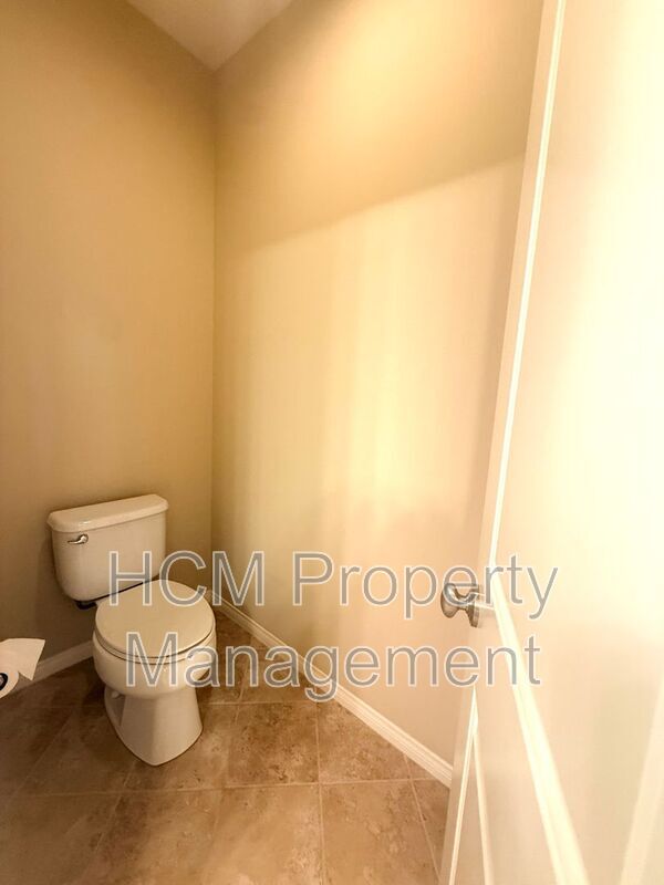 Building Photo - 77 Diamond