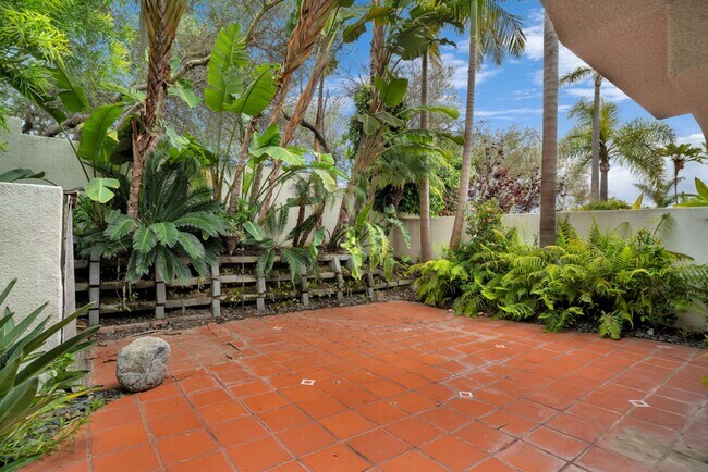 Building Photo - UPDATED LUXURY MALIBU CONDO!