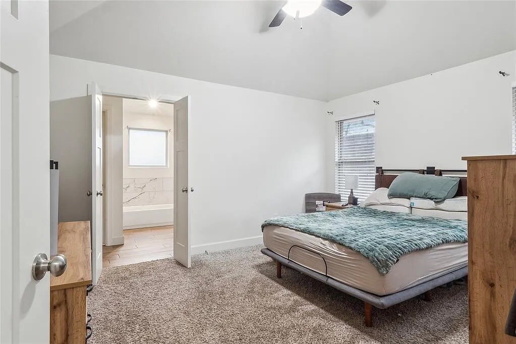 Building Photo - 14990 NE 2nd St