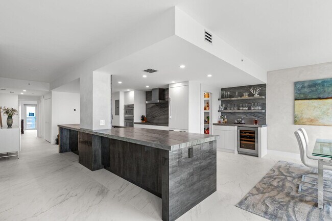 Building Photo - 4301 N Ocean Blvd