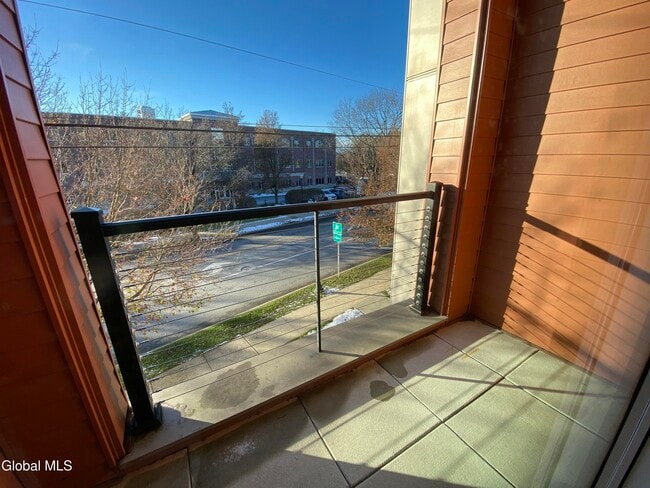 Building Photo - 2 West Ave