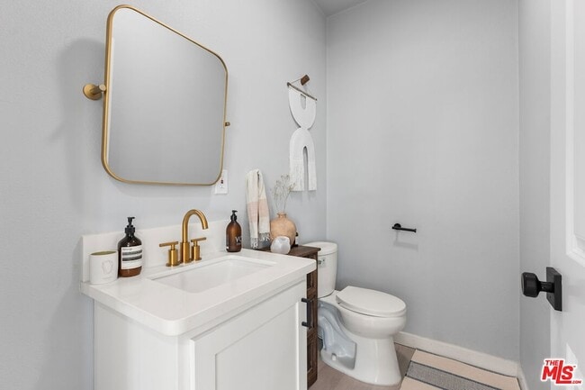 Building Photo - 1231 W 49th St