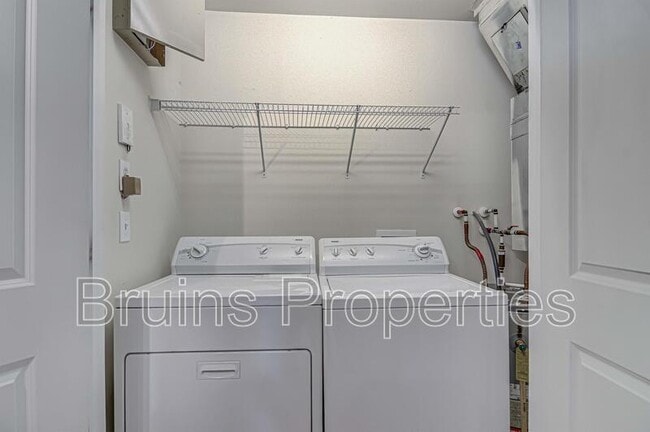 Building Photo - 7108 W Friendly Ave