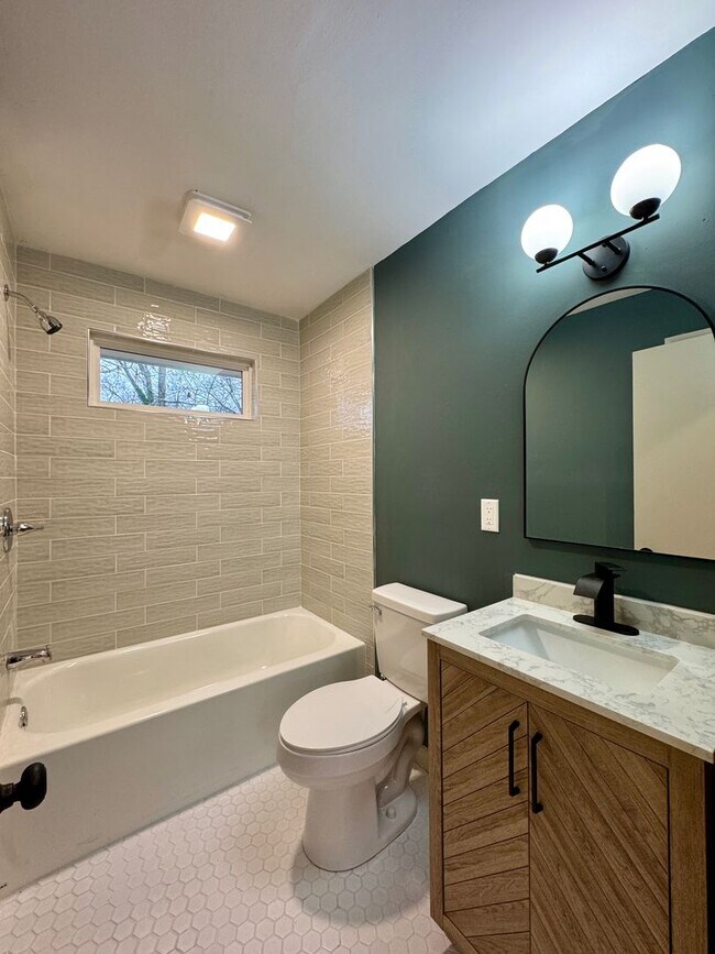 Building Photo - 3906 Forest Highland Cir