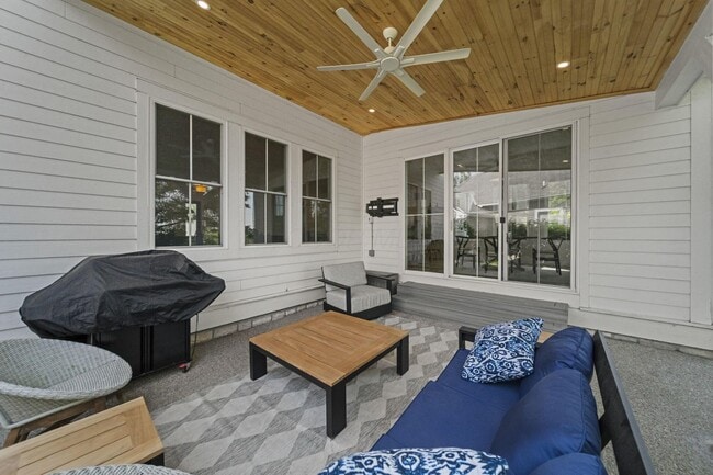 Building Photo - 10420 Pagoda Way