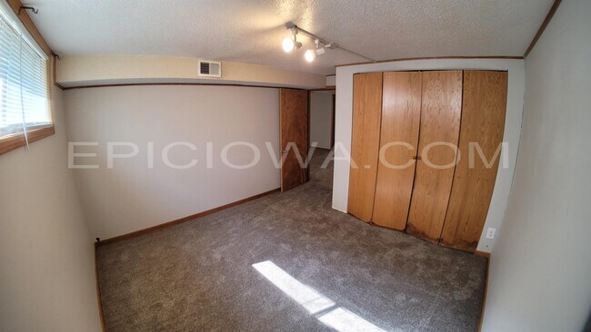 Building Photo - 5808 Underwood Ave SW