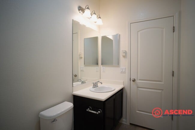 Building Photo - Charming 3 bedroom Home In Southwest!