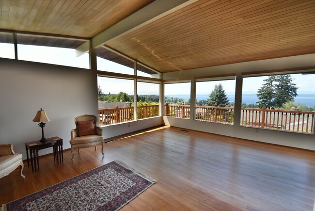 Building Photo - 4bd/2.5ba Edmonds Home