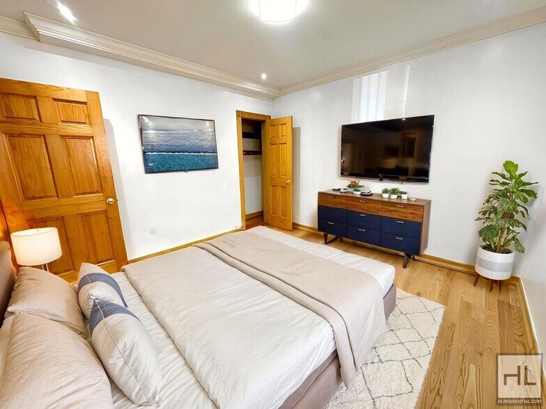 Building Photo - 172 STREET