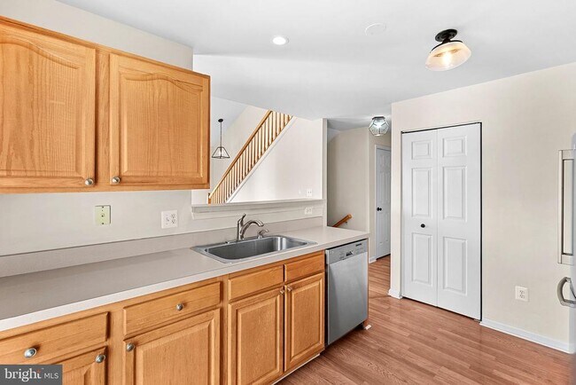 Building Photo - 43374 Greyswallow Terrace