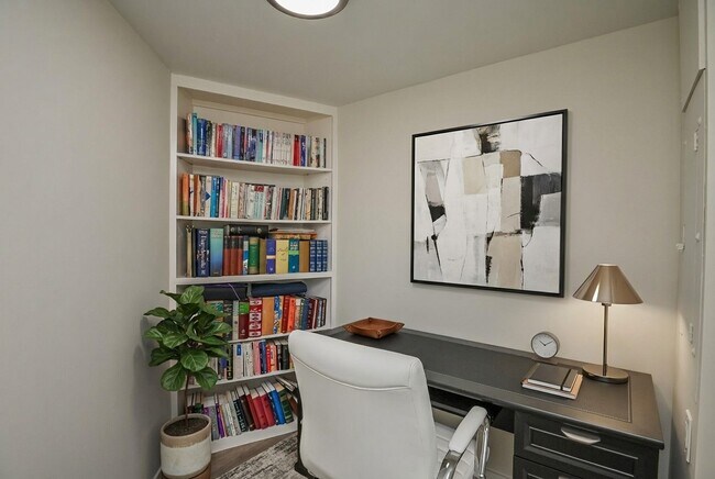 Building Photo - 15 Greenway Plz