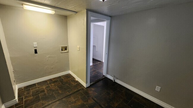 Building Photo - 4 bed 2 bath house in Edmond, OK next to UCO campus