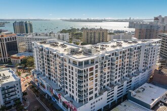 Building Photo - 111 S Pineapple Ave