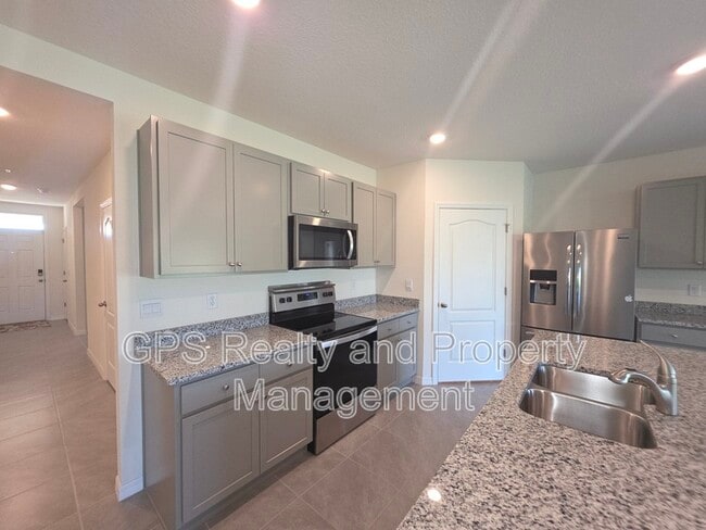 Building Photo - 33409 Country House Dr