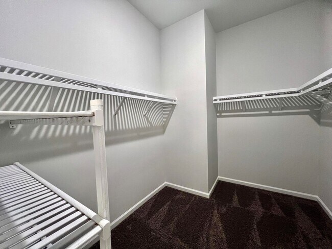 Building Photo - 4008 Flatiron Dr