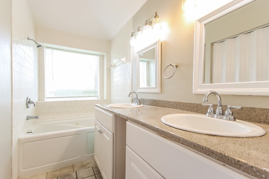 Building Photo - 5210 Kristen Ct