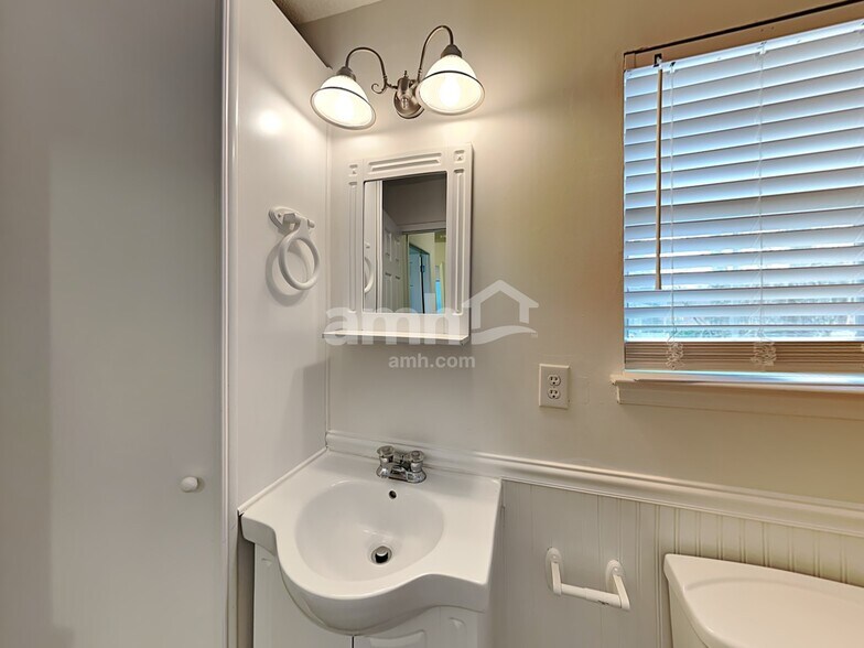 Building Photo - 5081 Poplar Glen Dr