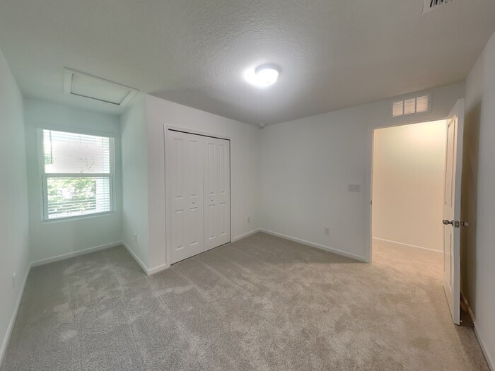 Building Photo - 626 Holly Lks Dr