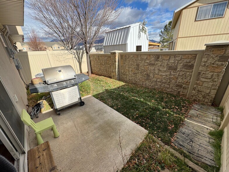 Building Photo - 822 N 1120 E