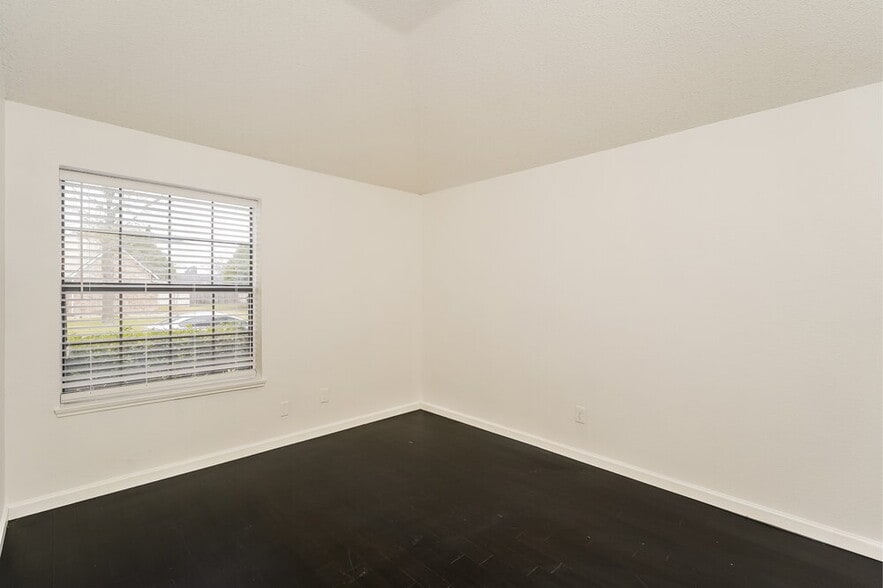 Building Photo - 936 Manor Dr