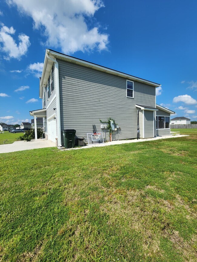 Building Photo - 73 Labrador Ln