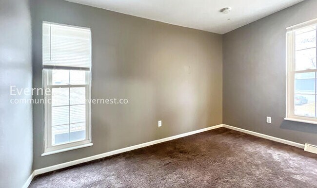 Building Photo - 309 SW Richwood Ln