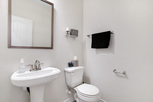 Building Photo - Make Boerne your home!