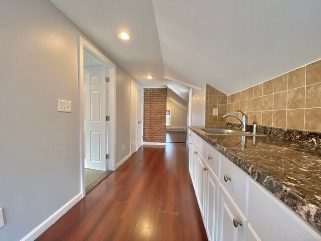 Building Photo - 446 Huntington Rd
