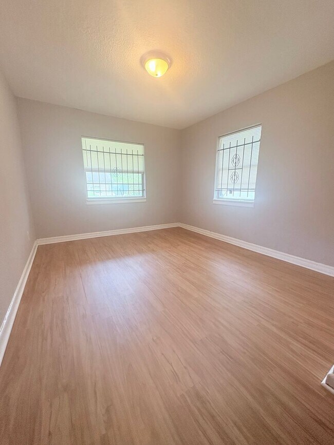 Building Photo - Affordable City living