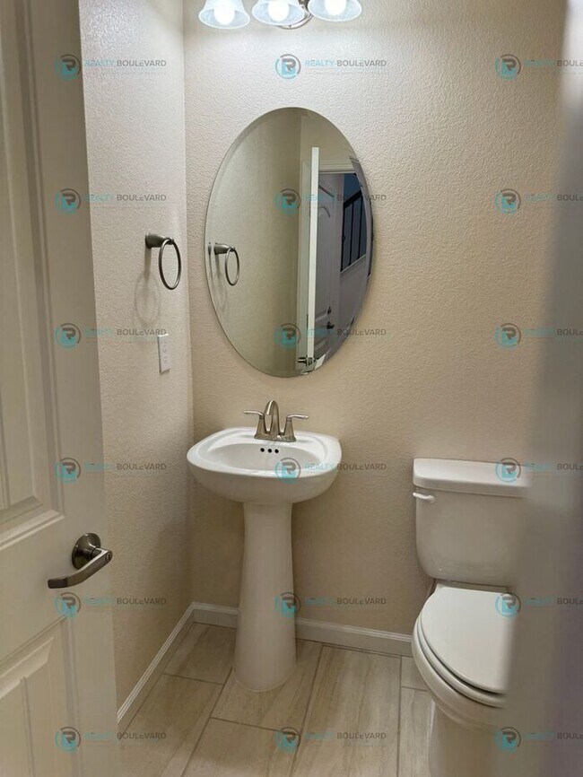 Building Photo - Half month FREE!!! Luxury and Convenience: Fully Equipped 3-Bedroom 2.5 Bathroom 2 car garage Con...