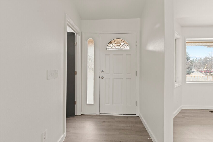 Building Photo - 5704 W Garden Springs Rd