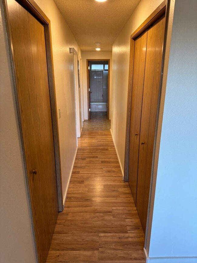 Building Photo - Charming 2-bedroom, 1-bath duplex in Springfield, OR
