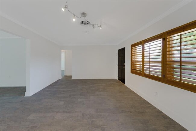 Building Photo - 315 82nd Ave