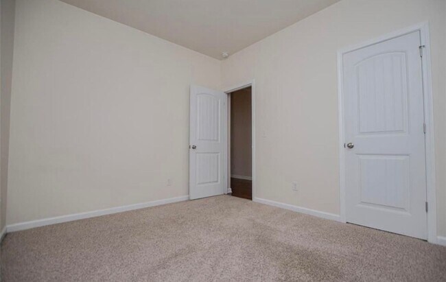 Building Photo - 240 River Meadow Dr