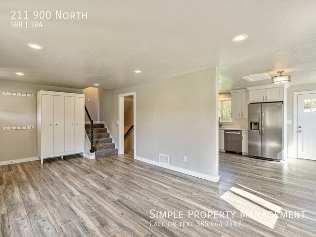 Building Photo - 211 900 N