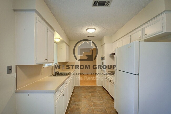 Building Photo - 6452 Waverly Way