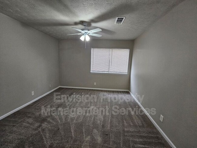 Building Photo - 8577 Pineview Ln