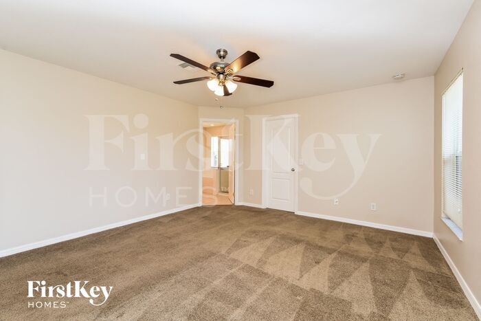 Building Photo - 2310 NE 34th Ln