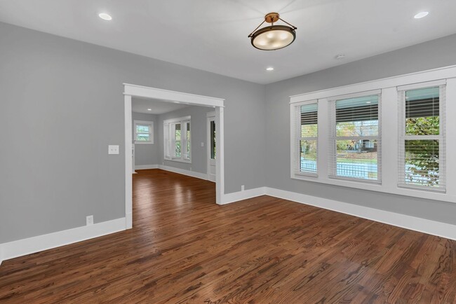 Building Photo - Total remodeled East Nashville Beauty!