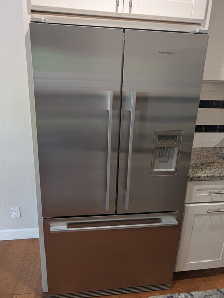 Building Photo - 280 Easy St