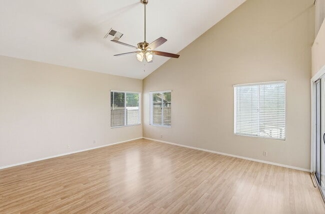 Building Photo - 1295 N Blackstone Dr