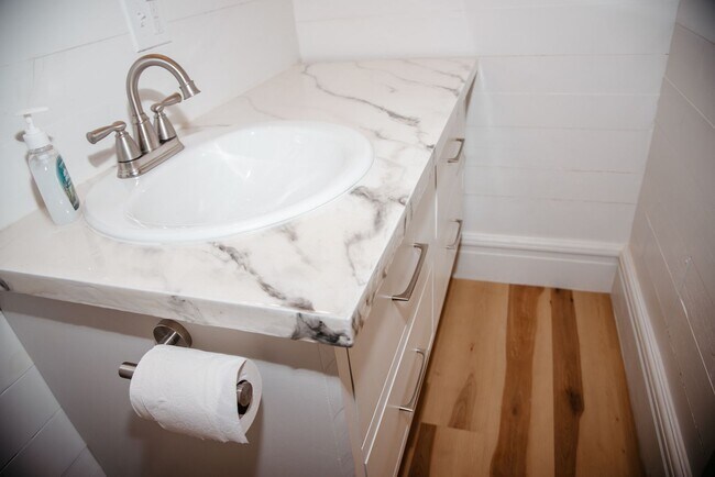 Building Photo - 253 E Main St