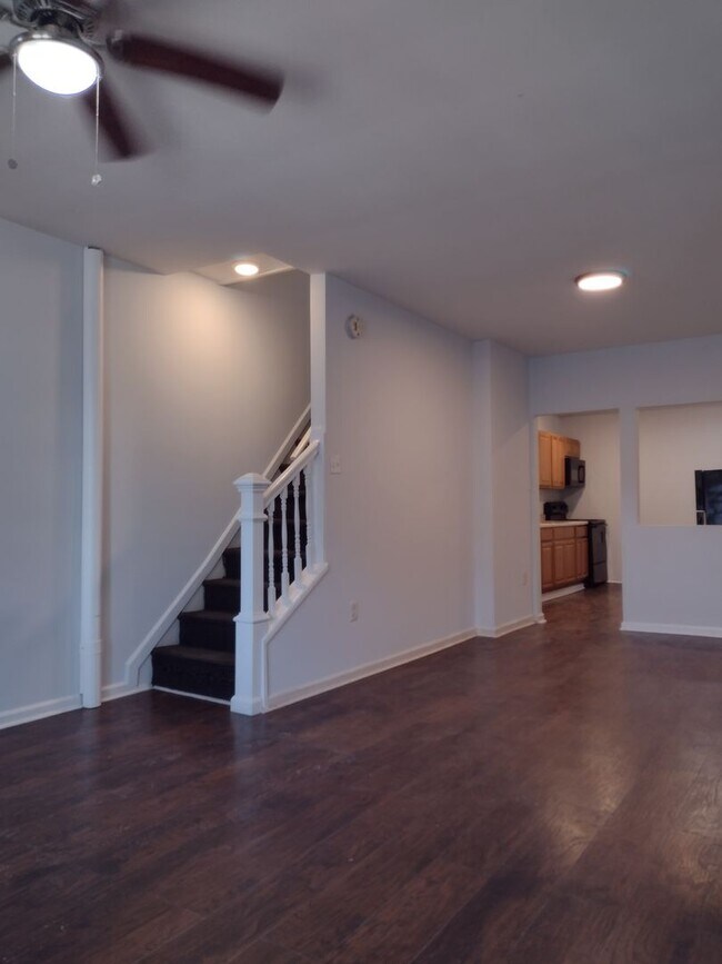 Building Photo - Renovated 3bd/ 1bth home in Northeast Philly!