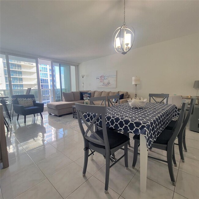 Building Photo - 3505 S Ocean Dr