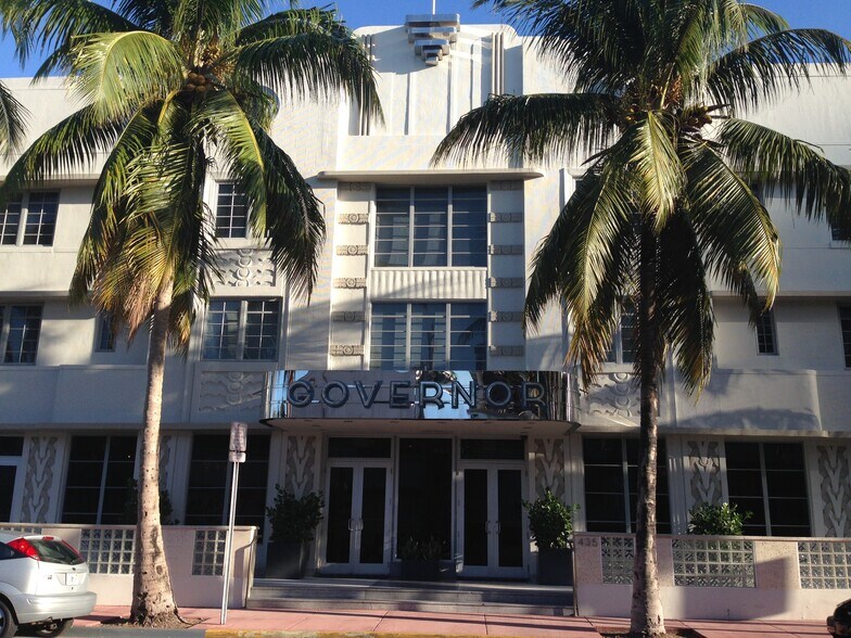 Iconic Art Deco Facade - 435 21st St