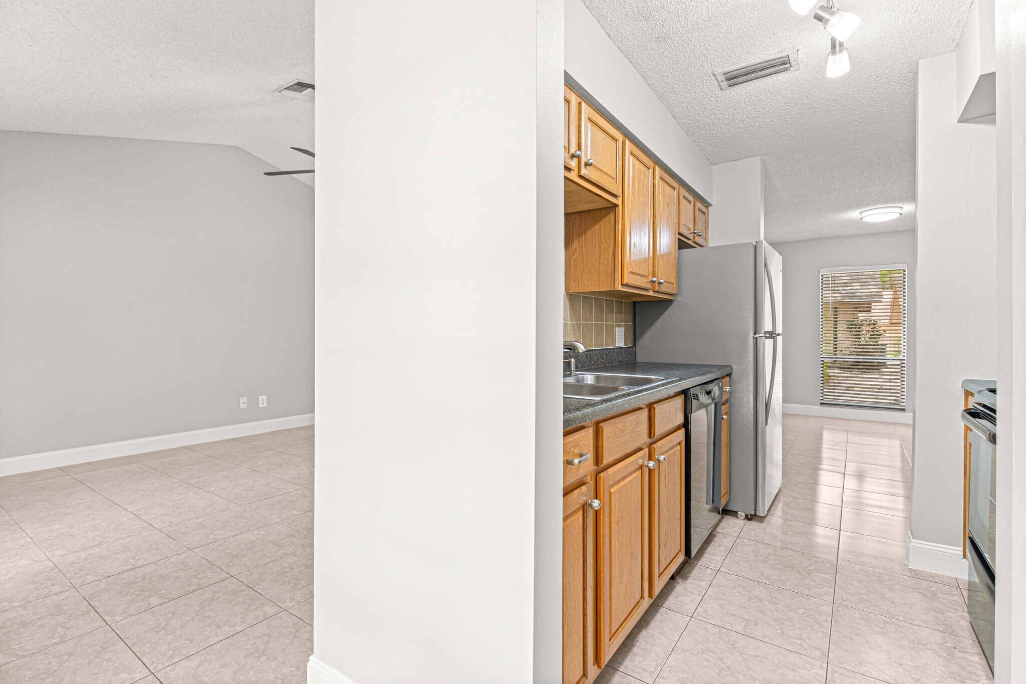 Building Photo - 810 SE 2nd St