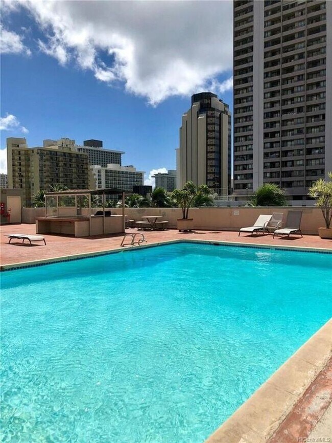 Building Photo - 2211 Ala Wai Blvd