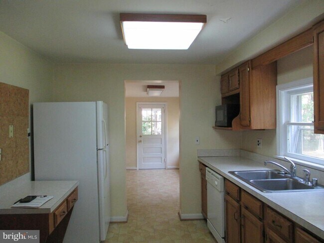 Building Photo - 6531 Windham Ave