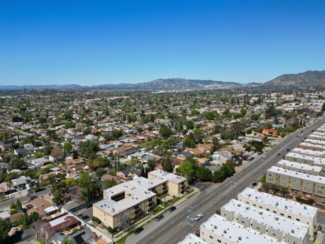 Building Photo - Updated 2BD/2BA Apartment IN SYLMAR