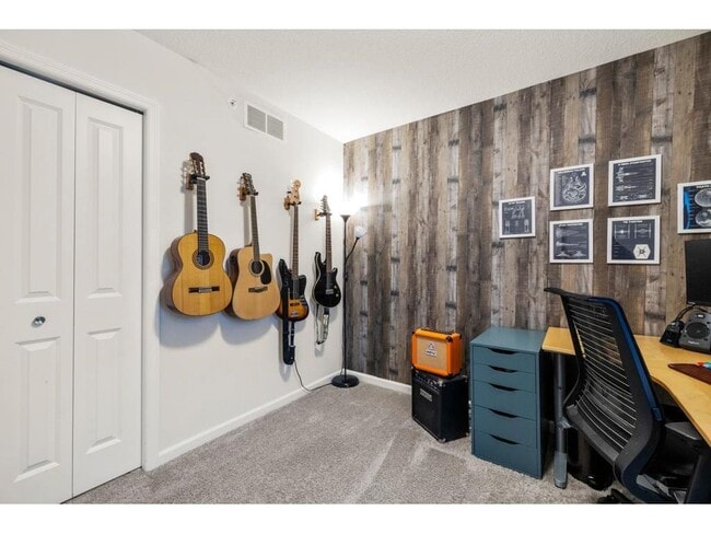 Building Photo - 775 Roselyn Dr